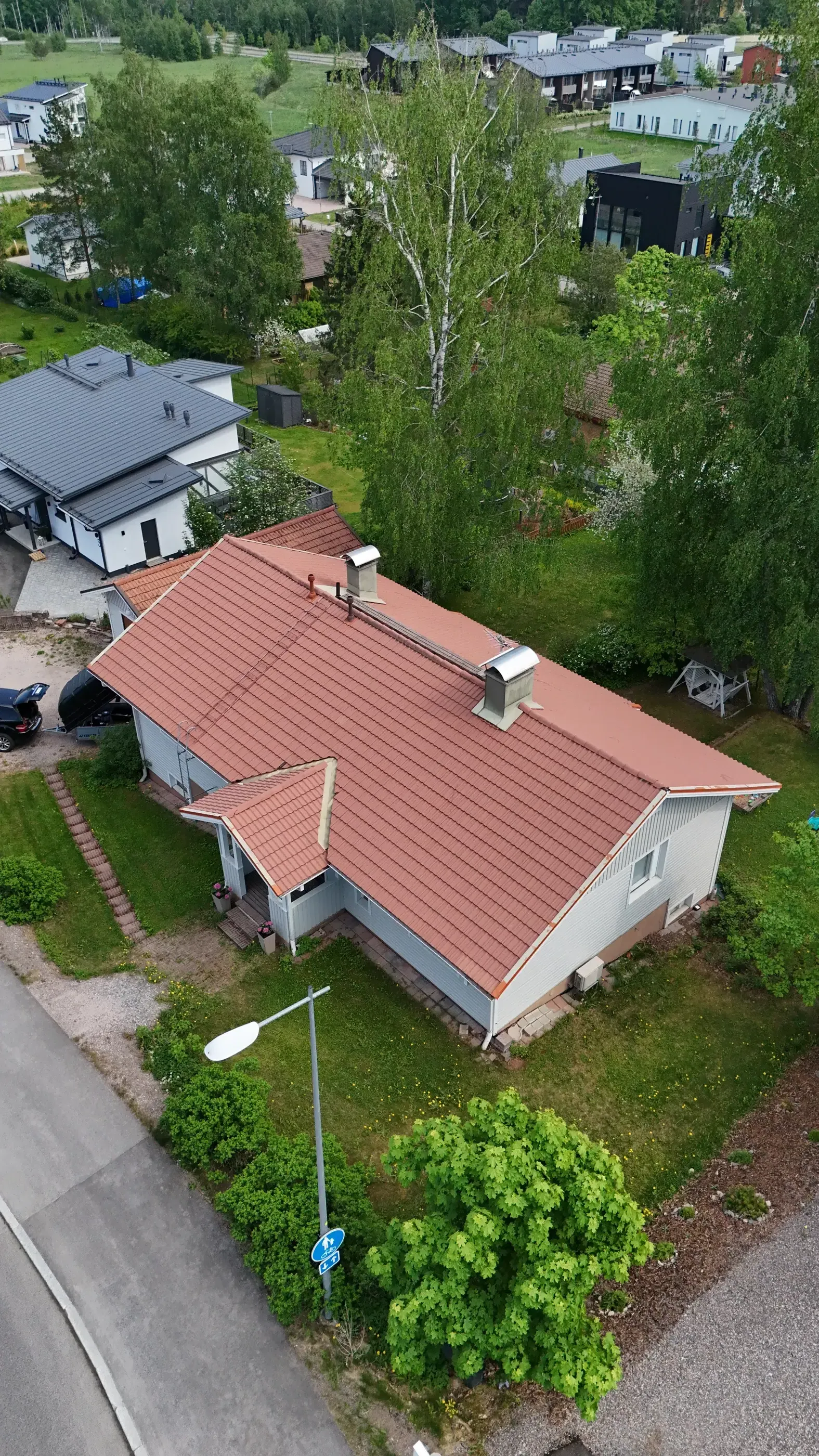 Oranssi tiilikatto ennen