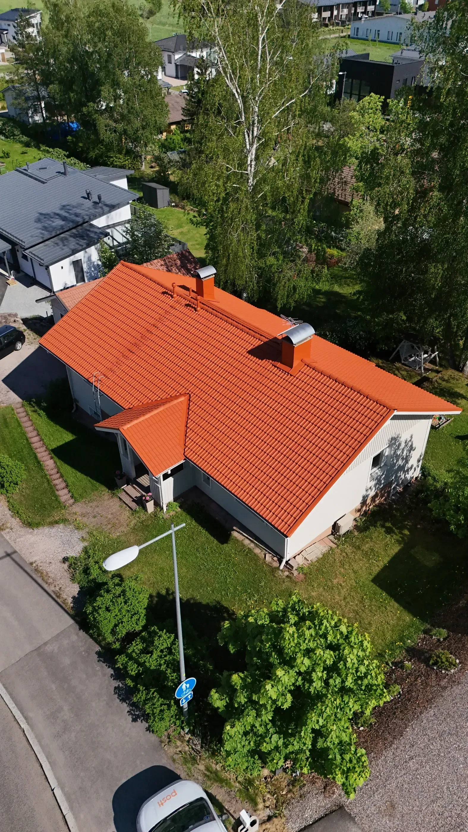 Oranssi tiilikatto jälkeen