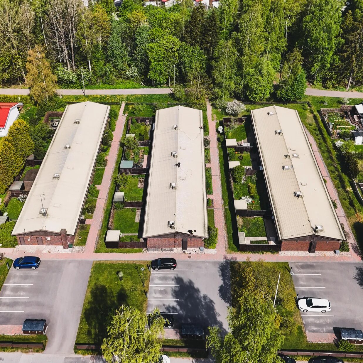 Taloyhtiö kuva ennen maalausta